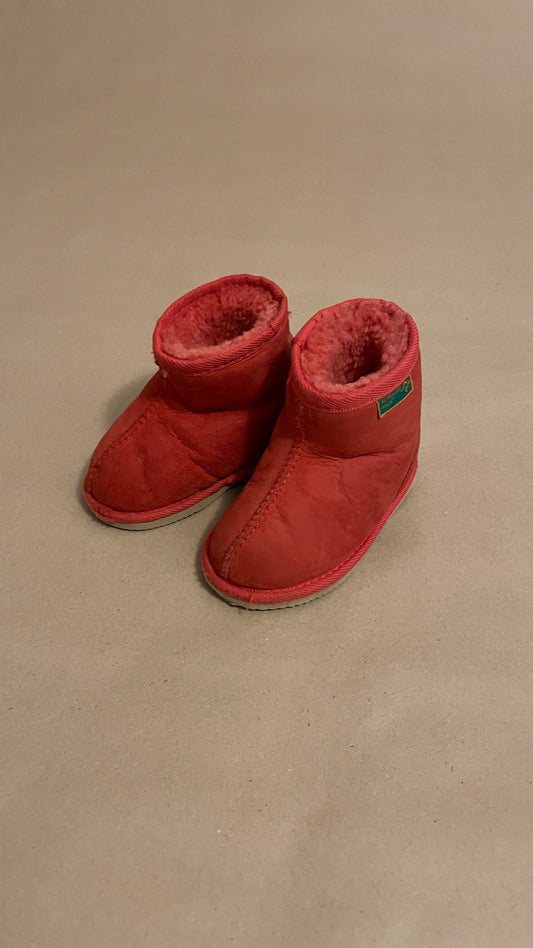 UGGS, 23