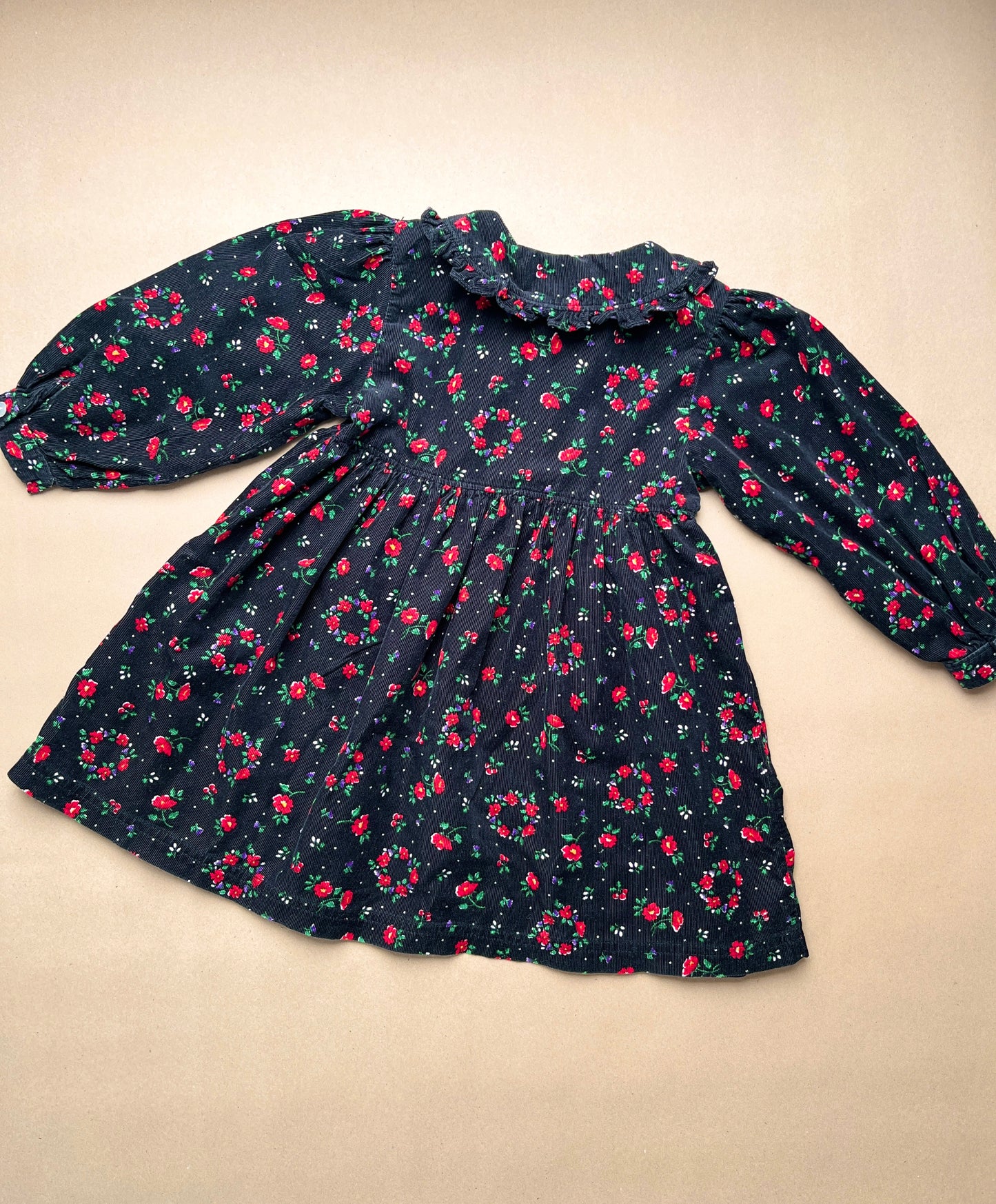 Corduroy flower dress, 104